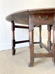 A Very Good Antique English Country Oak Drop Leaf Gate Leg Table