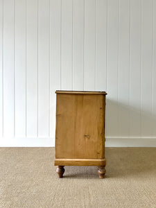 An Antique English Pine Chest of Drawers or Dresser with Tulip Feet c1890