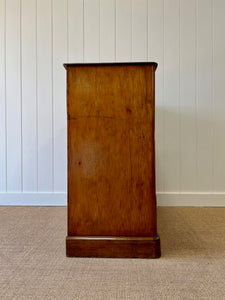 An English Pine Chest of Drawers with Wooden Knobs c1890