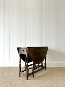 A Very Good Antique English Country Oak Drop Leaf Gate Leg Table