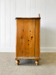 An Antique English Pine Chest of Drawers/Dresser c1890