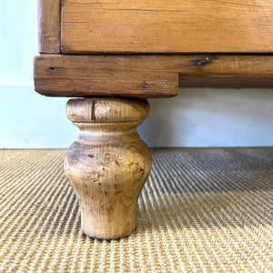 An Antique Rustic English Pine Chest of Drawers Dresser Tulip Feet c1890