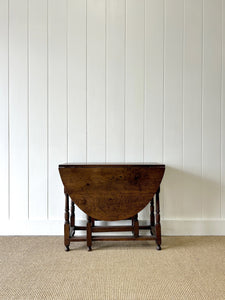 A Very Good Antique English Country Oak Drop Leaf Gate Leg Table