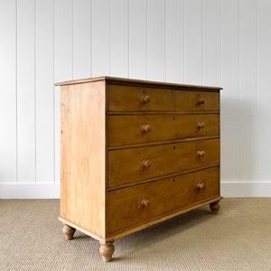 A 19th Century English Chest of Drawers/Dresser