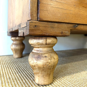 An Antique Rustic English Pine Chest of Drawers Dresser Tulip Feet c1890