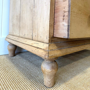 An Antique English Pine Chest of Drawers Dresser Tulip Feet c1890