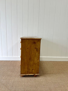 An Antique English Pine Chest of Drawers/Dresser c1890