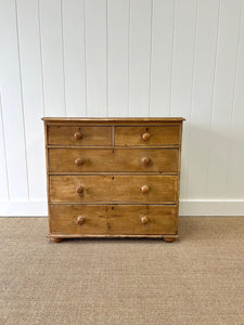 An Antique English Pine Chest of Drawers/Dresser c1890