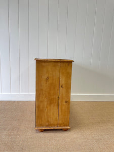 An Antique English Pine Chest of Drawers/Dresser c1890