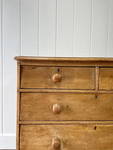 An Antique English Pine Chest of Drawers/Dresser c1890