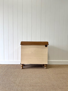 An Antique English Pine Chest of Drawers Dresser with Wooden Knobs c1890