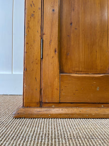 A Handsome English 19thc Pine Cupboard with Wooden Knob