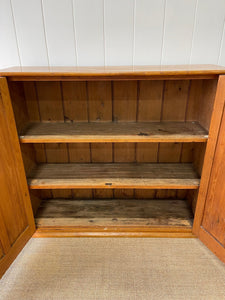 A Handsome English 19thc Pine Cupboard with Wooden Knob