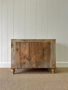 An Antique English Pine Chest of Drawers Dresser with Wooden Knobs c1890