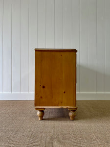 An Antique English Pine Chest of Drawers Dresser with Wooden Knobs c1890