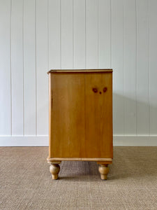 An Antique English Pine Chest of Drawers Dresser with Wooden Knobs c1890