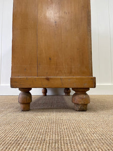 An Antique English Pine Chest of Drawers/Dresser c1890