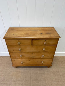 An Antique English Pine Chest of Drawers/Dresser c1890