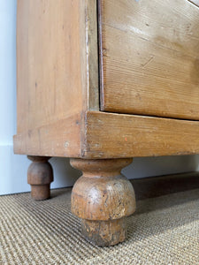 An Antique English Pine Chest of Drawers/Dresser c1890