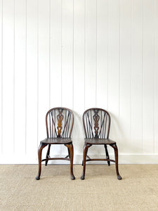 A Set of 5 Windsor Ash and Elm Side Chairs with Cabriole Forelegs and Crinoline Stretcher