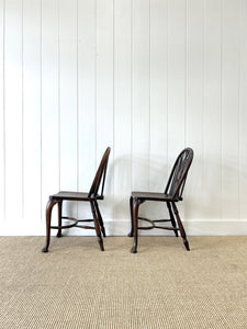 A Set of 5 Windsor Ash and Elm Side Chairs with Cabriole Forelegs and Crinoline Stretcher