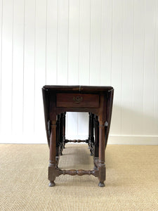 A Very Good and Large Antique English Country Oak Drop Leaf Gate Leg Table