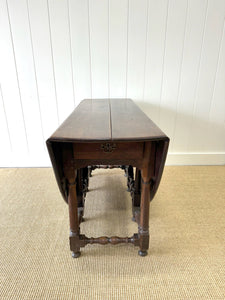 A Very Good and Large Antique English Country Oak Drop Leaf Gate Leg Table