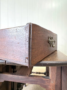 A Very Good and Large Antique English Country Oak Drop Leaf Gate Leg Table