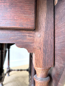 A Very Good and Large Antique English Country Oak Drop Leaf Gate Leg Table