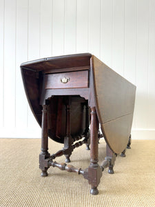 A Very Good and Large Antique English Country Oak Drop Leaf Gate Leg Table