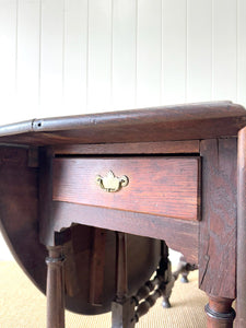 A Very Good and Large Antique English Country Oak Drop Leaf Gate Leg Table