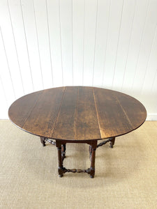 A Very Good and Large Antique English Country Oak Drop Leaf Gate Leg Table