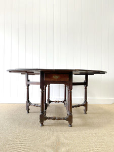 A Very Good and Large Antique English Country Oak Drop Leaf Gate Leg Table