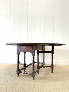 A Very Good and Large Antique English Country Oak Drop Leaf Gate Leg Table