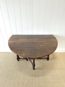 A Very Good and Large Antique English Country Oak Drop Leaf Gate Leg Table