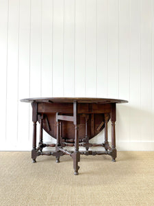 A Very Good and Large Antique English Country Oak Drop Leaf Gate Leg Table