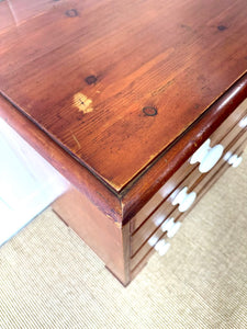 A 19th Century English Chest of Drawers/Dresser