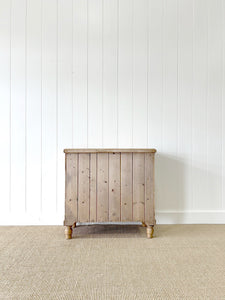 An Antique English Pine Chest of Drawers/Dresser c1890