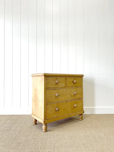 An Antique English Pine Chest of Drawers/Dresser c1890