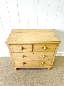 An Antique English Pine Chest of Drawers/Dresser c1890