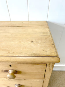 An Antique English Pine Chest of Drawers/Dresser c1890