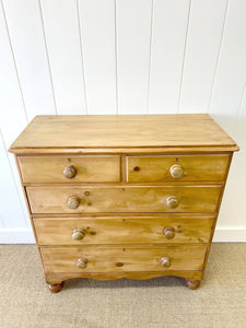 A 19th Century English Chest of Drawers/Dresser