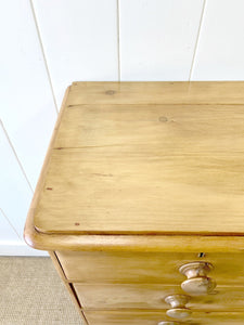 A 19th Century English Chest of Drawers/Dresser