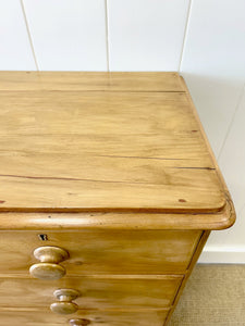 A 19th Century English Chest of Drawers/Dresser