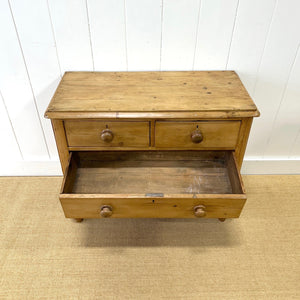 An Antique English Pine Chest of Drawers/Dresser Tulip Feet c1890