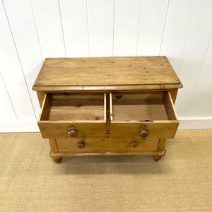 An Antique English Pine Chest of Drawers/Dresser Tulip Feet c1890