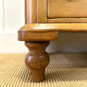 An Antique English Pine Chest of Drawers/Dresser Tulip Feet c1890