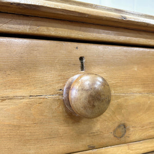 An Antique English Pine Chest of Drawers/Dresser Tulip Feet c1890