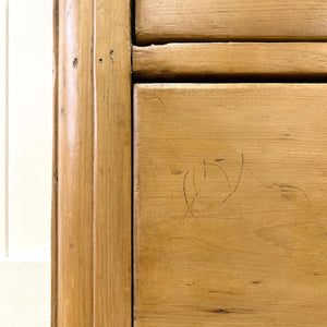 An Antique English Pine Chest of Drawers/Dresser Tulip Feet c1890