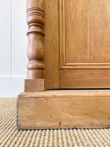 A Handsome English 19th Century Pine Cupboard with Wooden Knobs